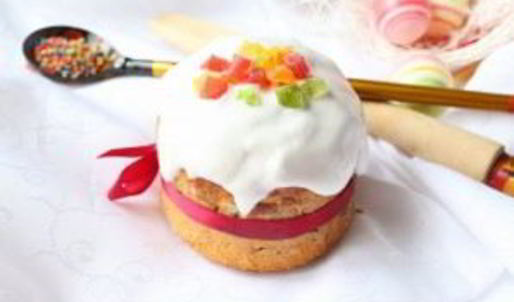 пасхальный кулич с изюмом и цукатами