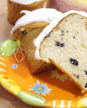 Пасхальный кулич с изюмом