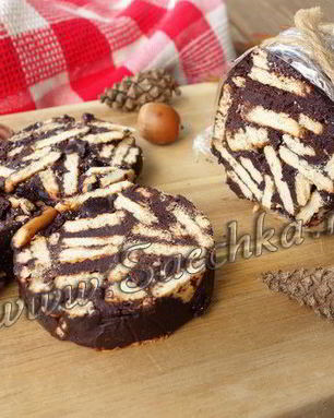 Шоколадная колбаска из печенья