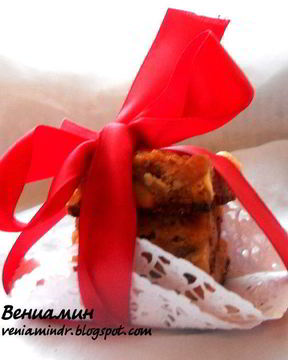 Шоколадный десерт Christmas Blondies