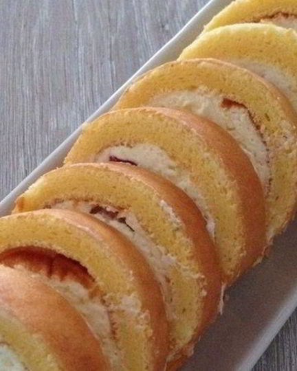 Рецепт бисквитного рулета с брусничным суфле