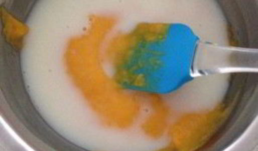 бисквитный рулет с брусничным суфле