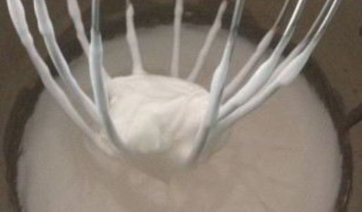 бисквитный рулет с брусничным суфле