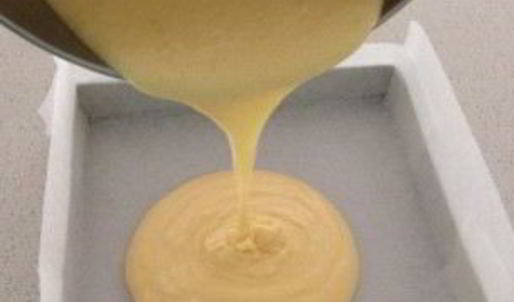 бисквитный рулет с брусничным суфле