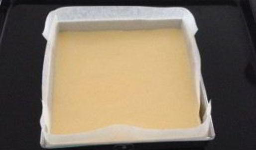 бисквитный рулет с брусничным суфле