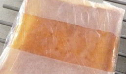 бисквитный рулет с брусничным суфле