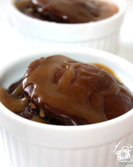Рецепт шоколадного суфле с карамельным соусом