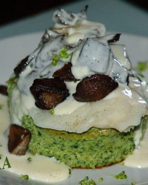 Суфле из брокколи со шпинатом, рыбным филе и лесными грибами