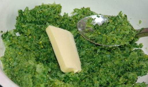 суфле из брокколи со шпинатом, рыбным филе и лесными грибами