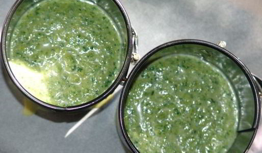 суфле из брокколи со шпинатом, рыбным филе и лесными грибами