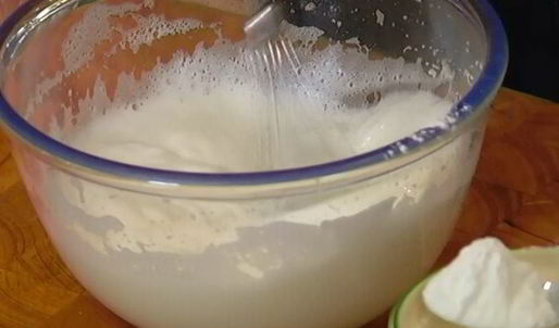 суфле из взбитых яиц с курагой