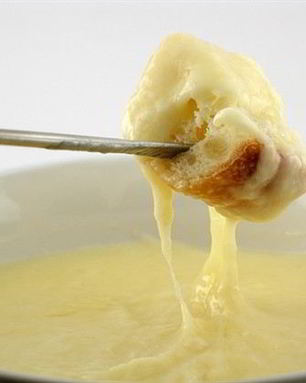 Сырное фондю в мультиварке