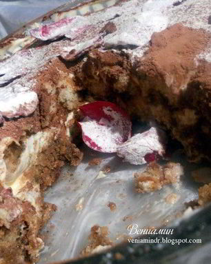 Медовый тирамису с лепестками роз