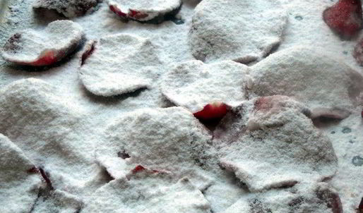 медовый тирамису с лепестками роз