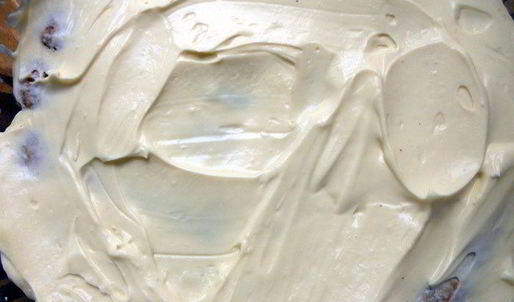 медовый тирамису с лепестками роз