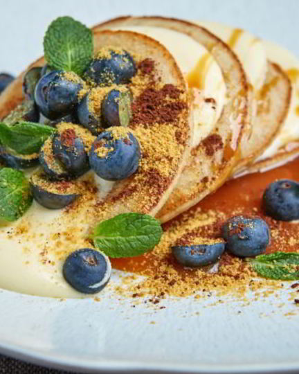 Рецепт овсяных блинчиков с голубикой и тирамису