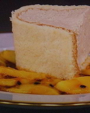 Парфе-тирамису с персиковым соусом