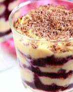 Тирамису с апельсиновым сиропом и черносмородиновым пюре