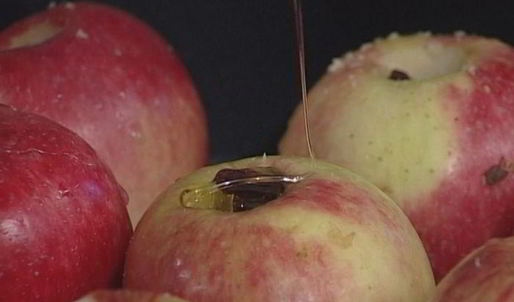 запеченные яблоки с орехами и изюмом