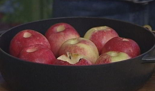 запеченные яблоки с орехами и изюмом