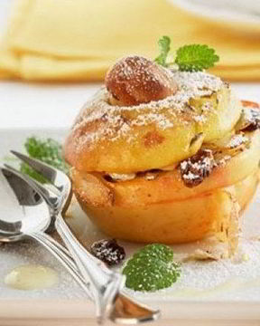 Зеленые яблоки с творогом и изюмом в духовке