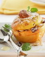 Зеленые яблоки с творогом и изюмом в духовке