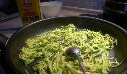 чанчи куксу — праздничная корейская лапша