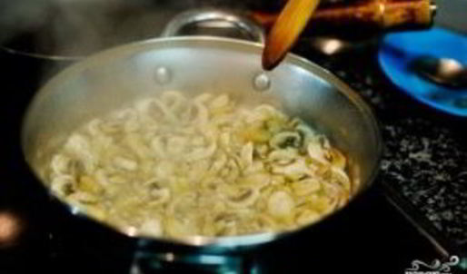 драники с грибным соусом