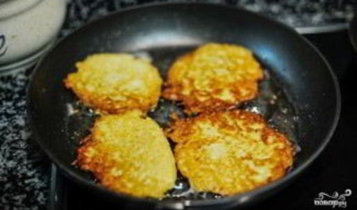 драники с грибным соусом