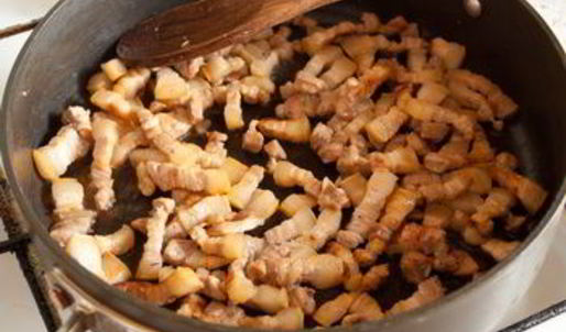 драники с грудинкой и грибами в горшочке