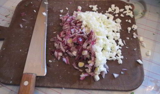 драники с селедочным салатом