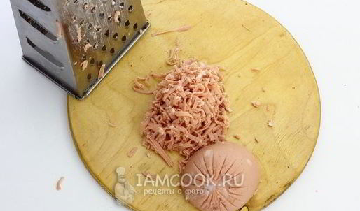 картофельные драники с колбасой и сыром