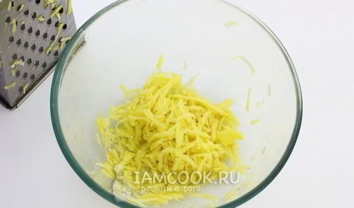 картофельные драники с колбасой и сыром