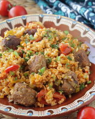 Булгур с фрикадельками