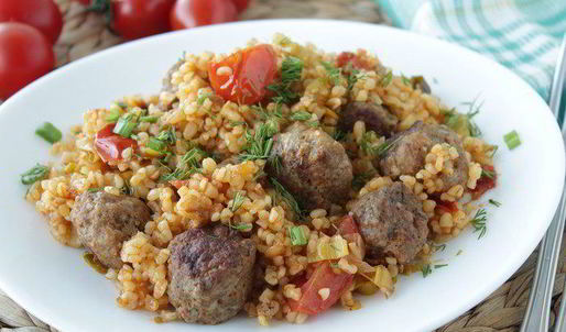 булгур с фрикадельками