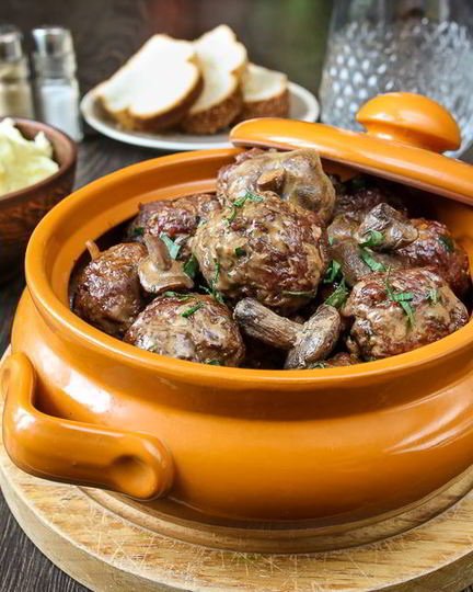 Рецепт фрикадельки из баранины с маслятами в сметанно-соевом соусе