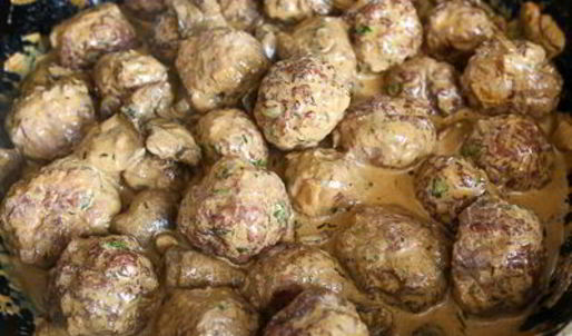 фрикадельки из баранины с маслятами в сметанно-соевом соусе