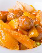 Фрикадельки из курицы в чили соусе с овощами