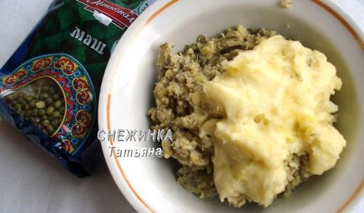 фрикадельки из маша с банановым соусом в капустных лепестках