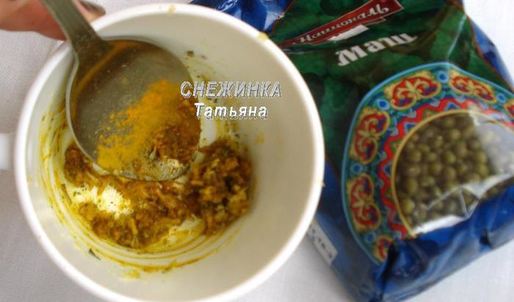 фрикадельки из маша с банановым соусом в капустных лепестках