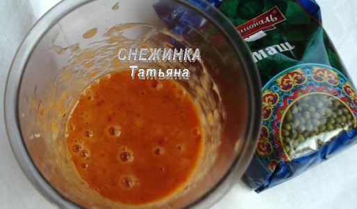 фрикадельки из маша с банановым соусом в капустных лепестках