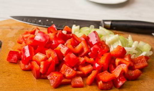 фрикадельки с ананасами в кисло-сладком соусе