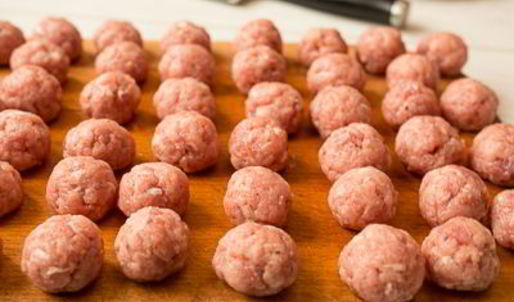 фрикадельки с ананасами в кисло-сладком соусе