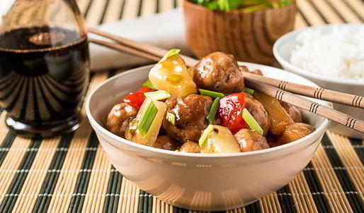 фрикадельки с ананасами в кисло-сладком соусе