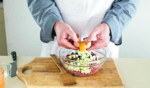 фрикадельки с огуречным салатом