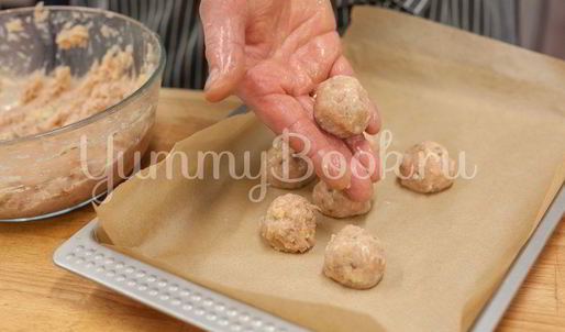 фрикадельки с овощами в томатном соусе