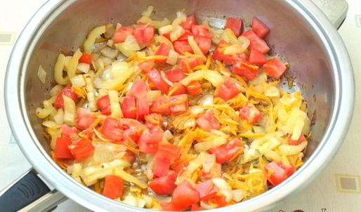 фрикадельки с овощным соусом