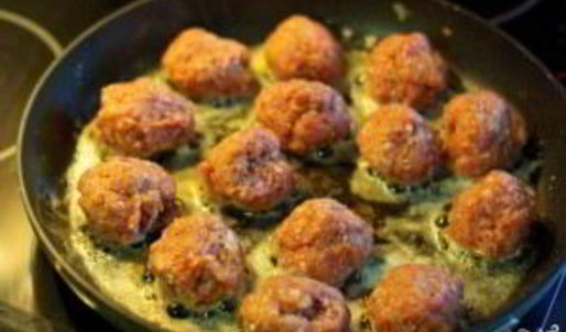 фрикадельки с подливой