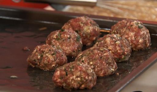 фрикадельки с рисом и школьной подливой