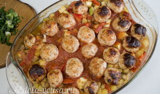 фрикадельки в духовке с овощами